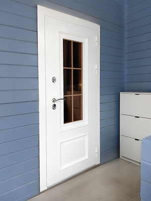 Белая остекленная термодверь