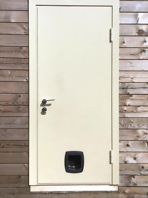 Дверь с окошком для животных