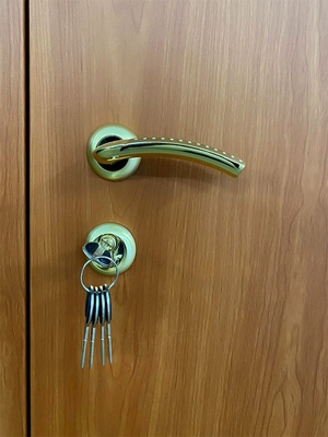 Ручка и замок Ручка и замок